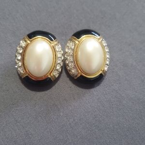 Designer Carol Lee, Vintage Clip On Earrings - Item 552